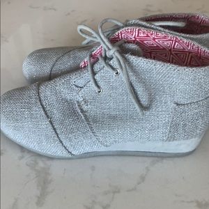 Toms girls wedge shoes